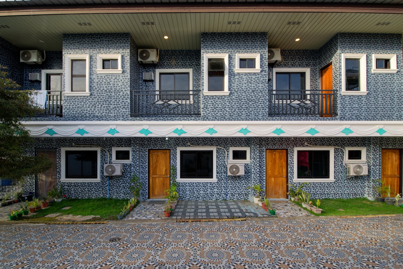 16 Exterior
