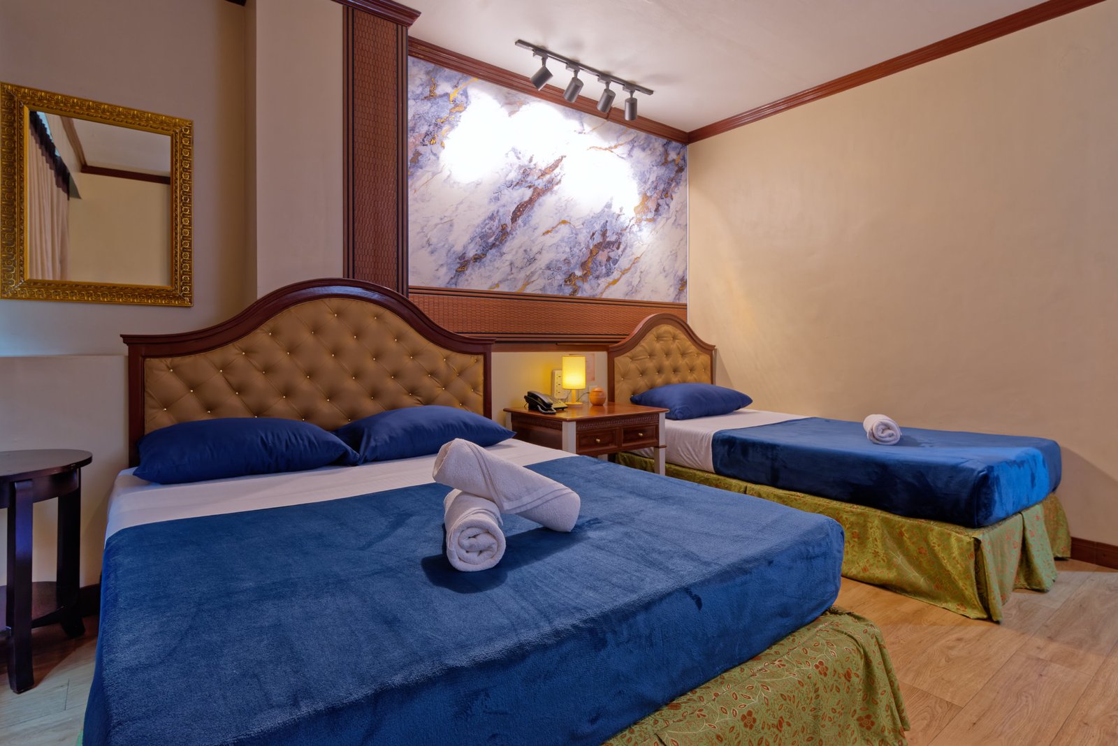Room 206 Room1